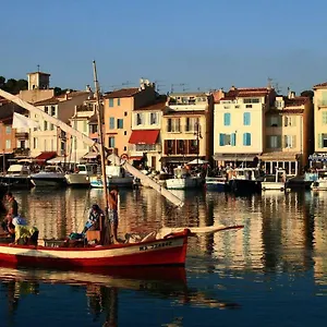 Apartment Le Piano Par Dodo-a-cassis, Cassis