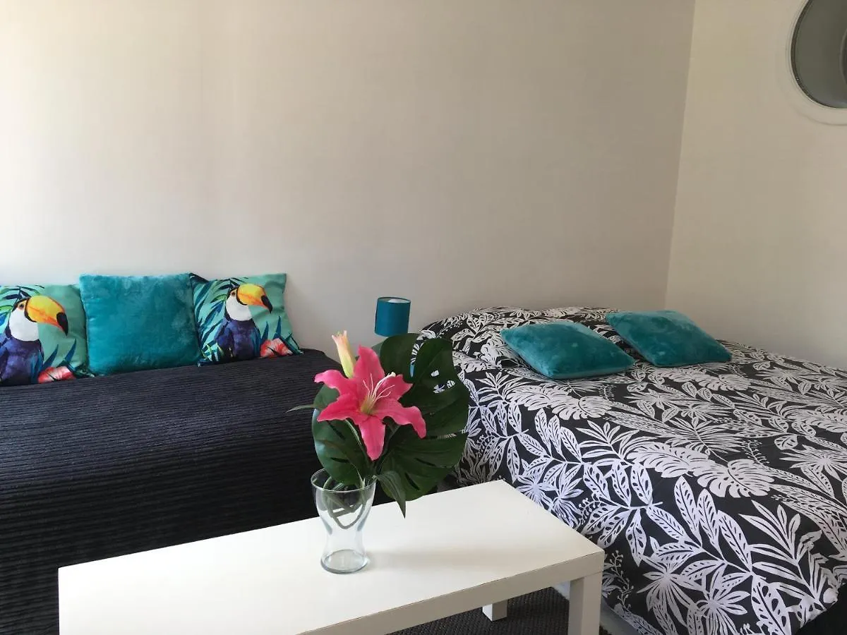 Séjour chez l'habitant BY Cassis chambre privée dans maison familiale France