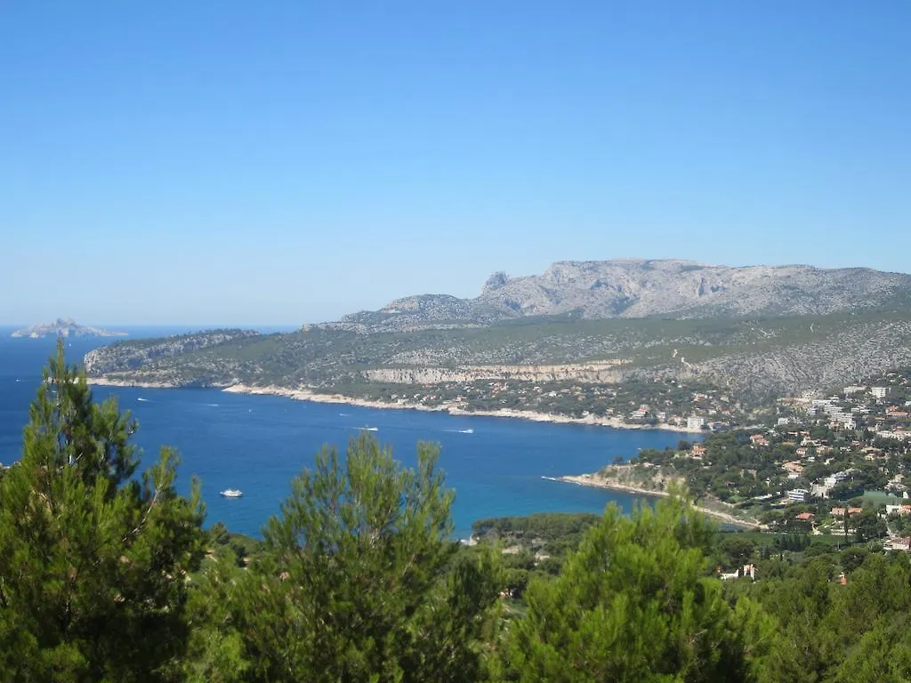 By Cassis Chambre Privee Dans Maison Familiale