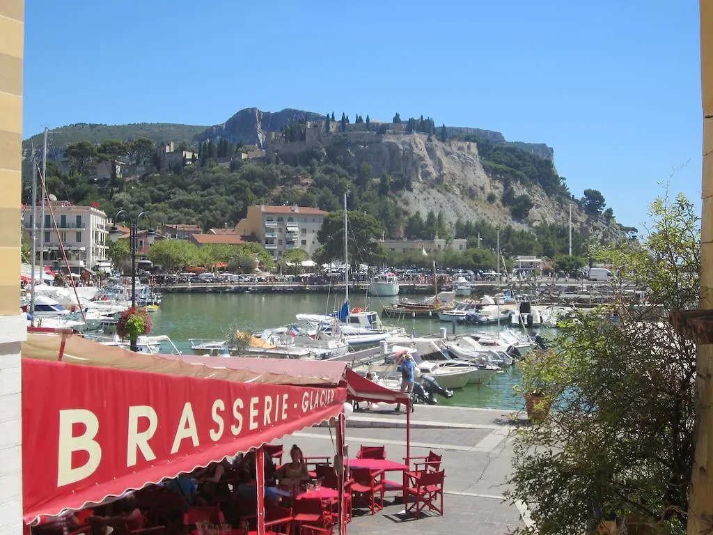 Séjour chez l'habitant BY Cassis chambre privée dans maison familiale