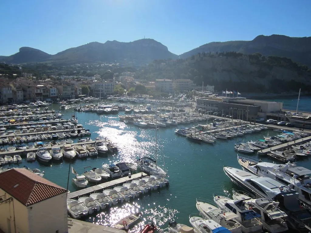By Cassis Chambre Privee Dans Maison Familiale Homestay