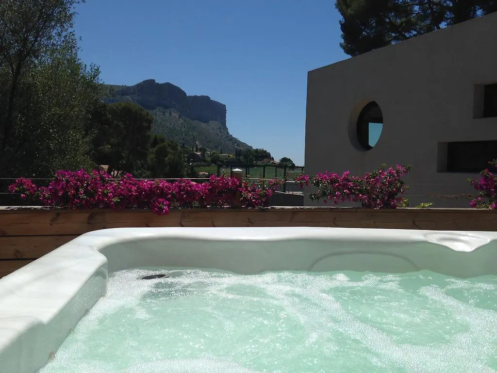 By Cassis Chambre Privee Dans Maison Familiale