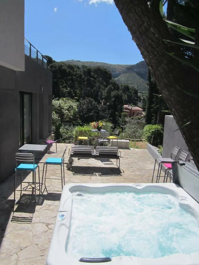 By Cassis Chambre Privee Dans Maison Familiale Homestay