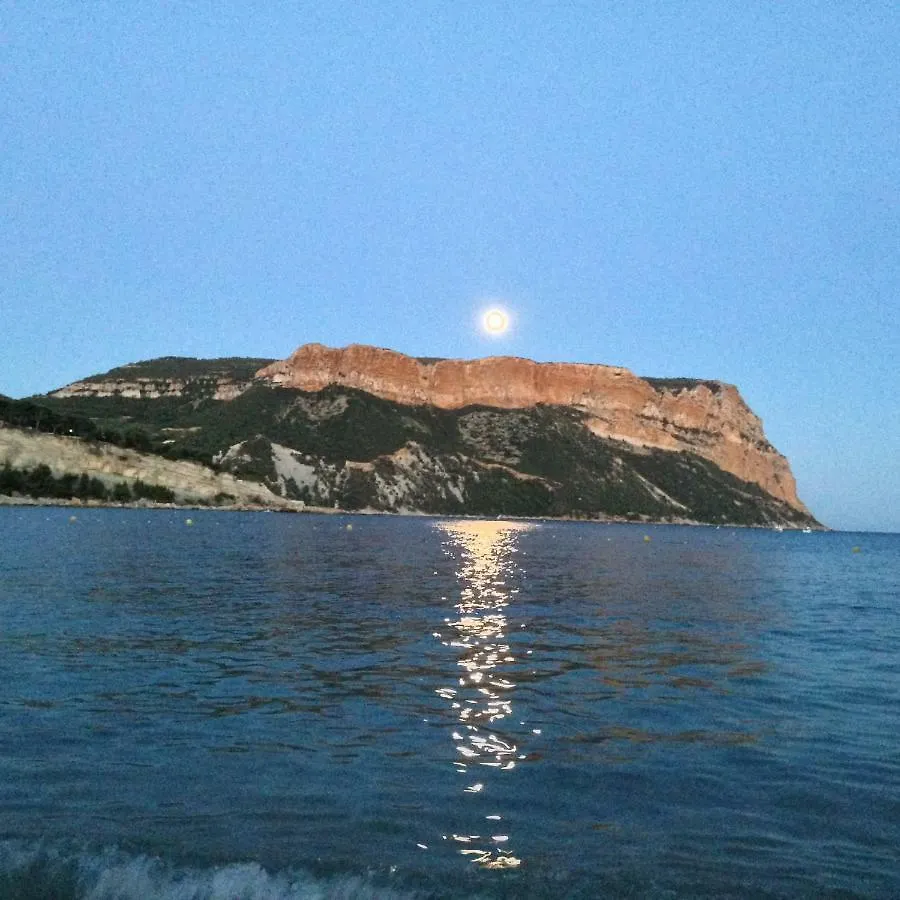 By Cassis Chambre Privee Dans Maison Familiale Homestay